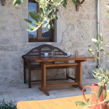 Matzanas House Βίλα